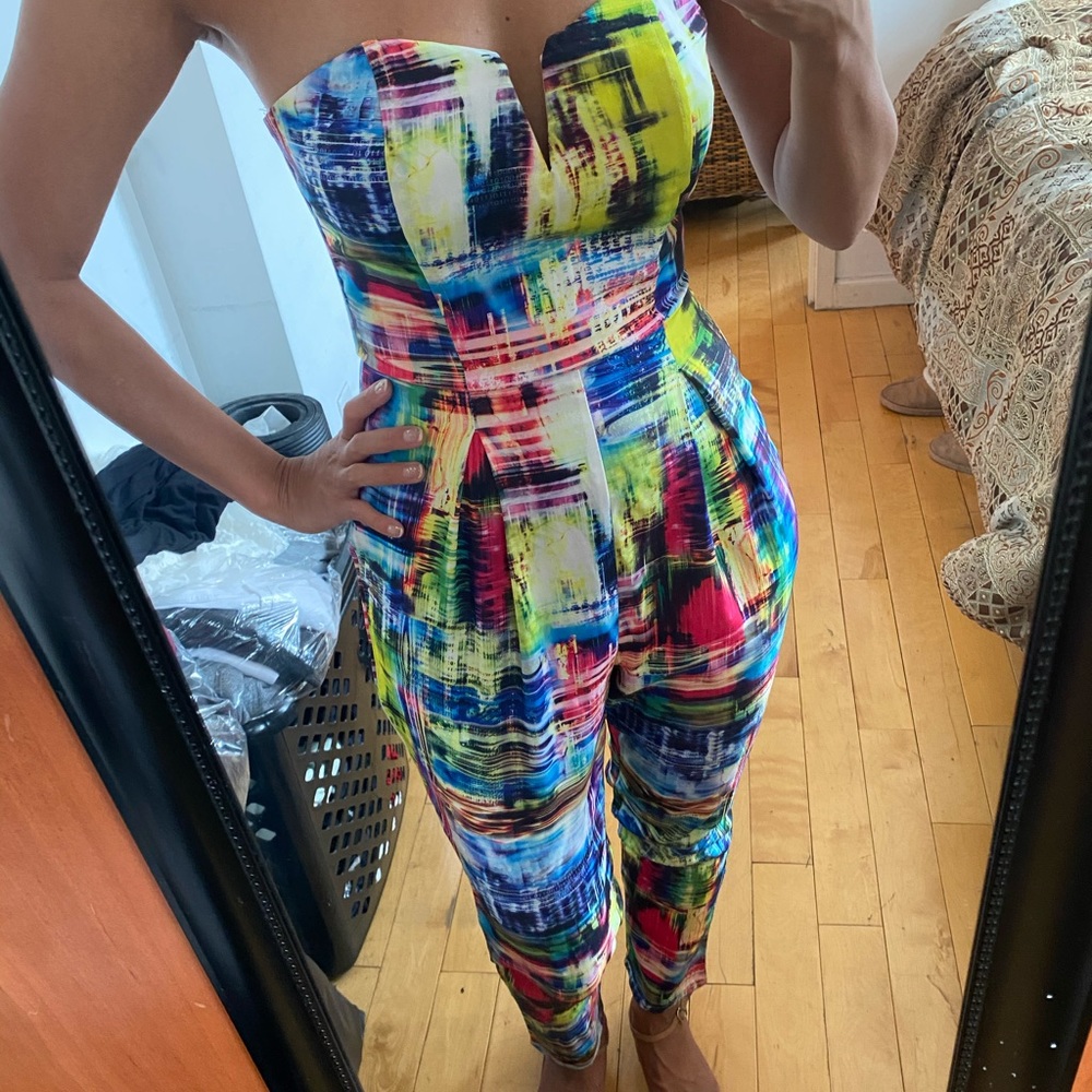 Colorful strapless structured jumpsuit - Picture 4 of 9